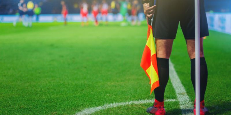 The important role of linesmen in professional football